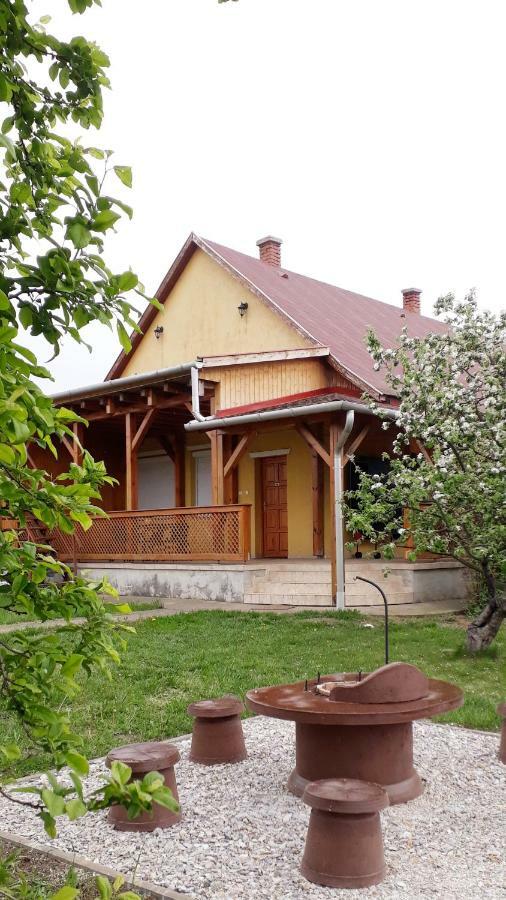 Oerveny Vendeghaz Ξενοδοχείο Tiszafüred Εξωτερικό φωτογραφία